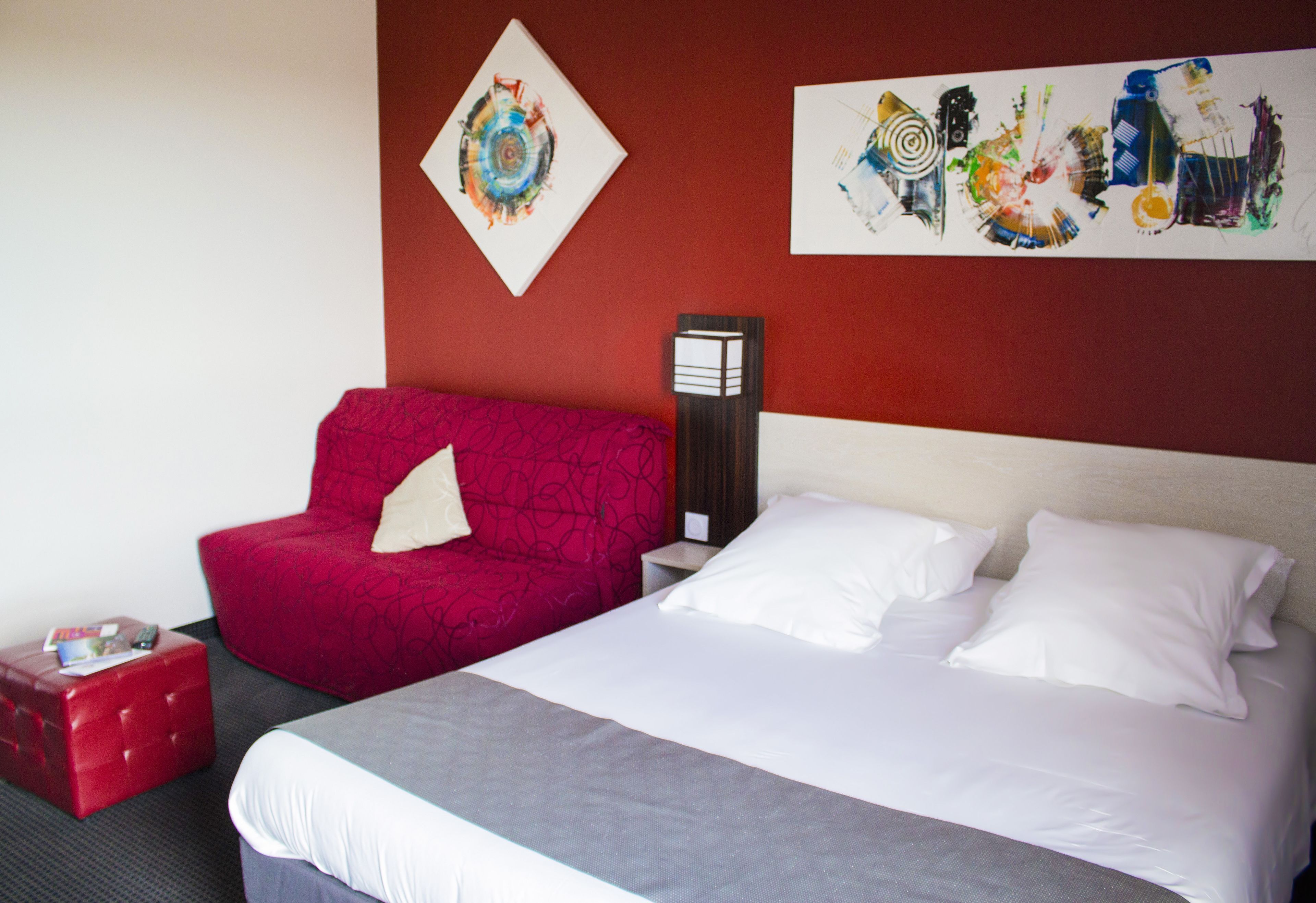 Bureau, espace de travail pour ordinateur portable, rideaux occultants