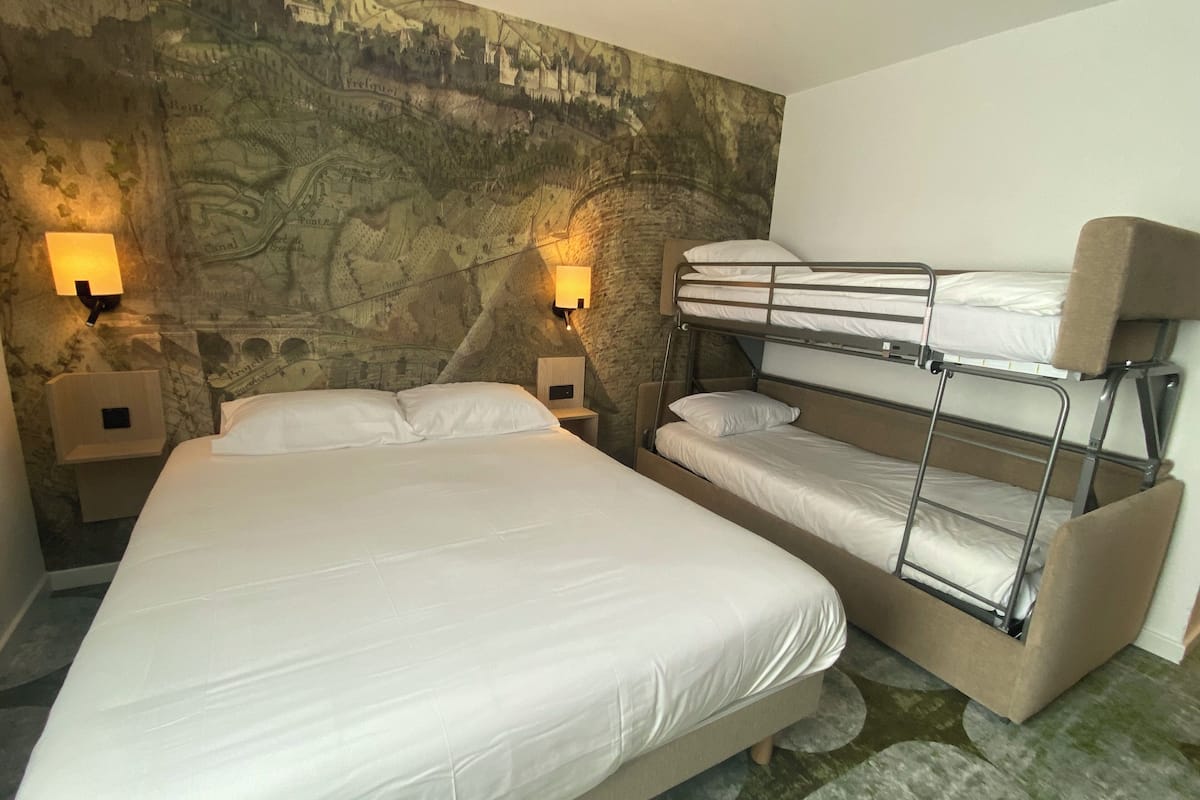 quadruple room | desk, laptop workspace, blackout curtains, soundproofing