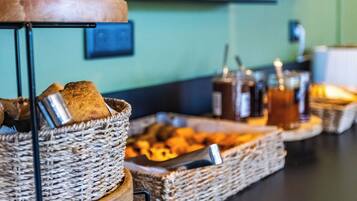 Se ofrece un desayuno continental (13.50 EUR por persona)