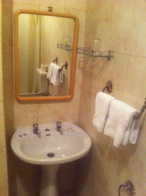 Double Room Single Use | Bathroom sink - Pensão Modelo (Lisbon)