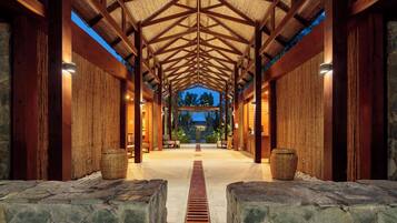 Couples treatment room(s), aromatherapy, hot stone massages, body wraps