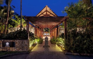 Couples treatment room(s), aromatherapy, hot stone massages, body wraps