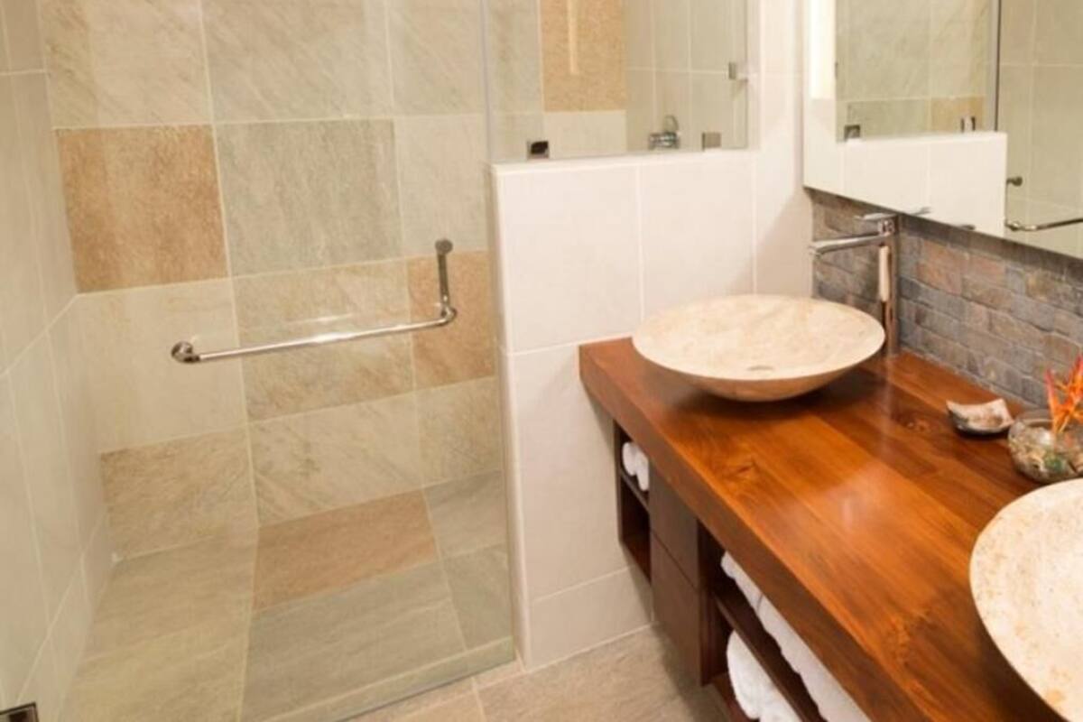 Bathroom | Separate tub and shower, deep soaking tub, slippers, towels
