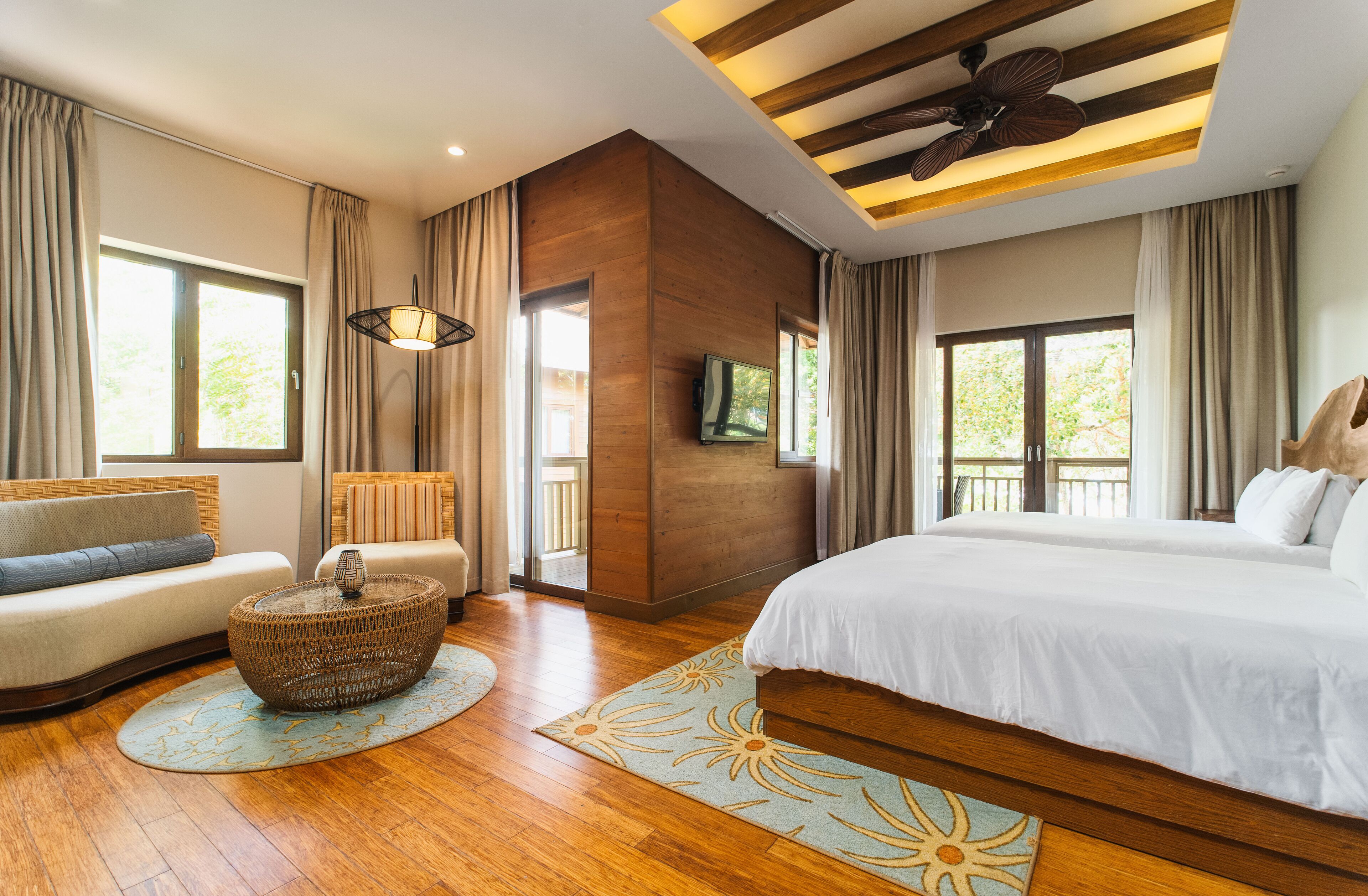 junior suite, 2 queen beds, (w/ bathtub) | minibar, in-room safe, free cots/infant beds, wifi