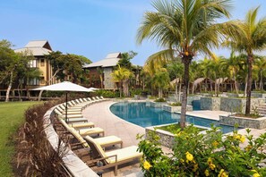 Outdoor pool, sun loungers - Indura Beach & Golf Resort, Curio Collection by Hilton (Tela)