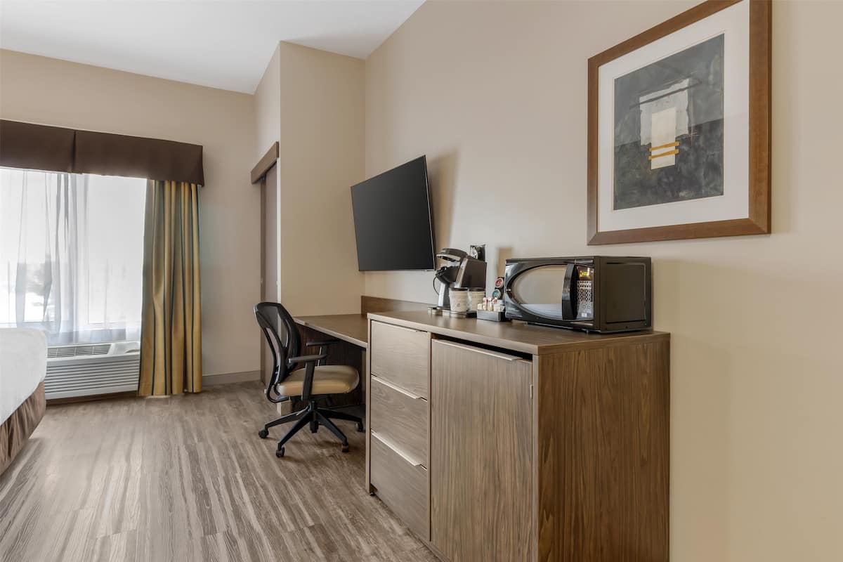 Standardzimmer, 1 King-Bett, barrierefrei, Kühlschrank und Mikrowelle