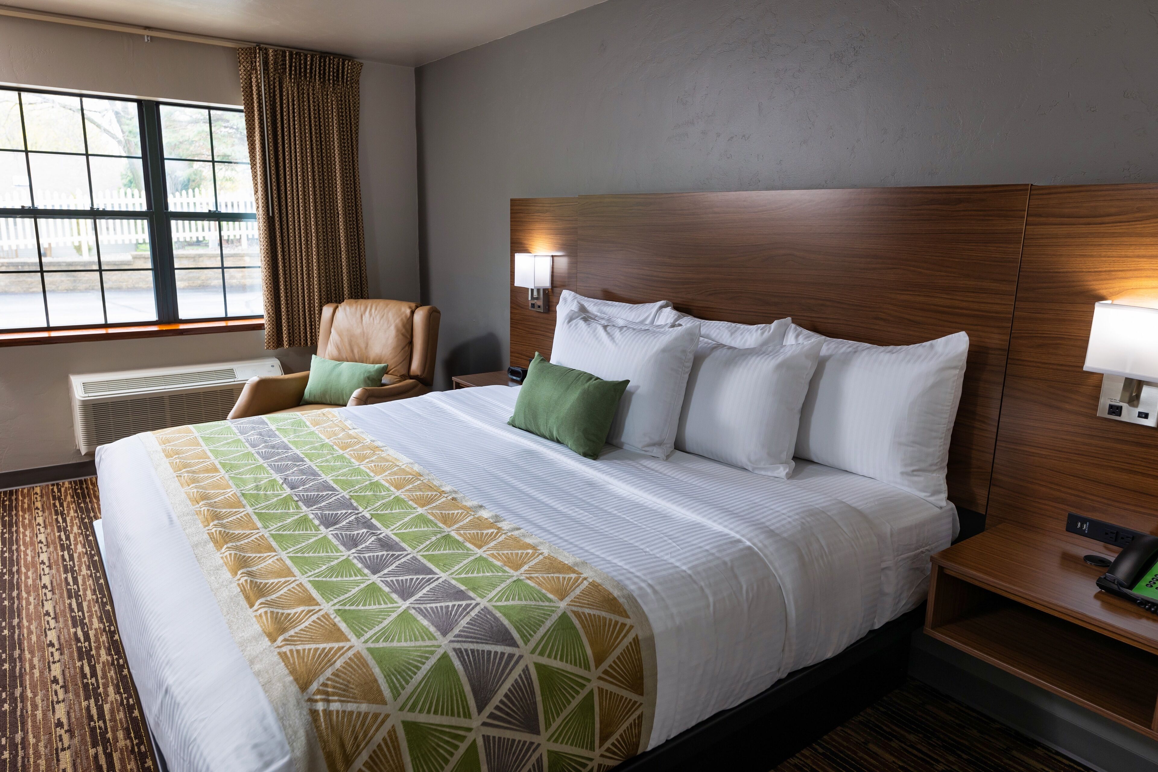 executive suite, 1 king bed | pillow-top beds, individually decorated, individually furnished, desk