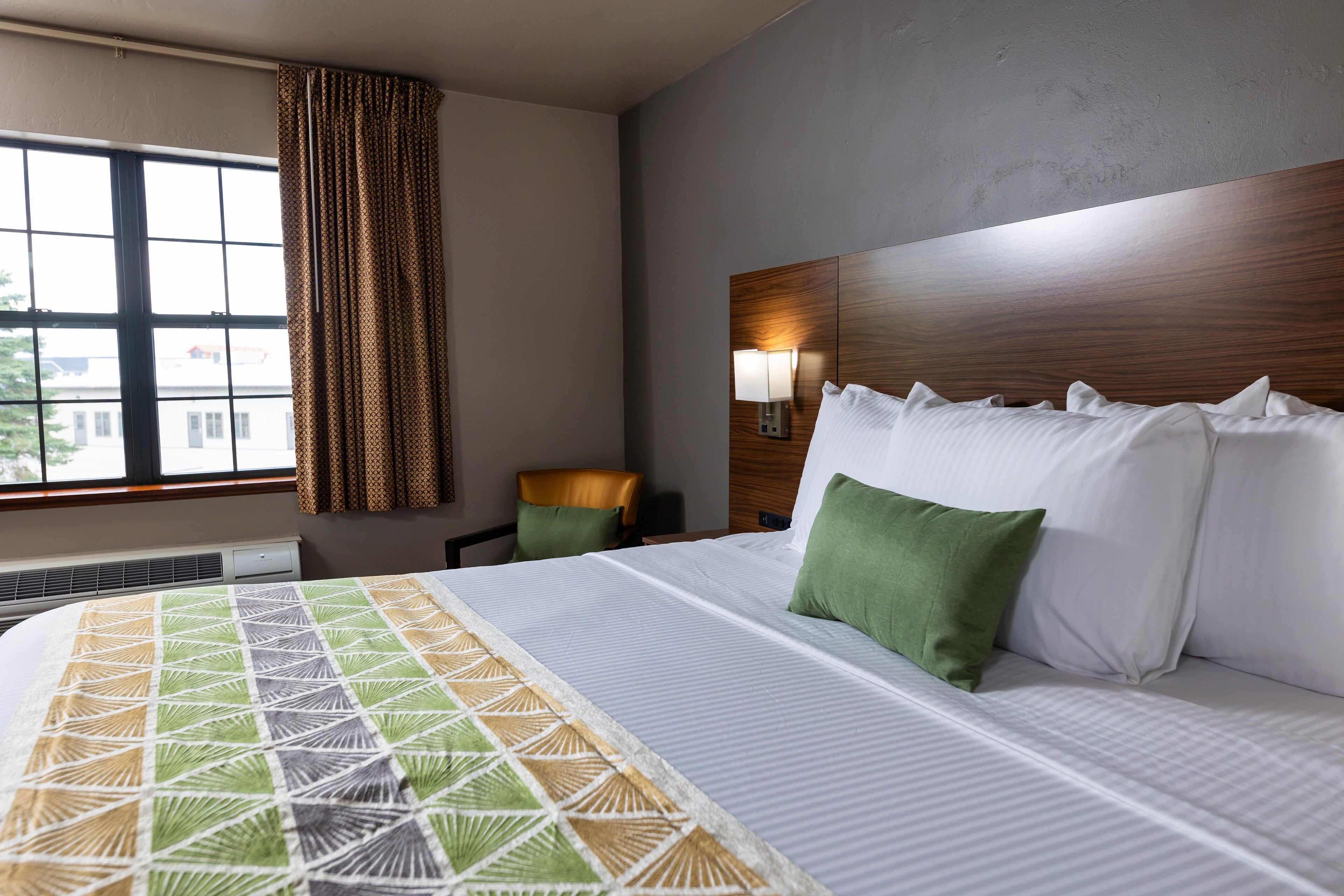 executive 2 room suite, 1 king bed | pillow-top beds, individually decorated, individually furnished, desk