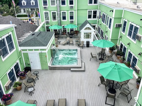 Terrace/patio. Murray Hotel