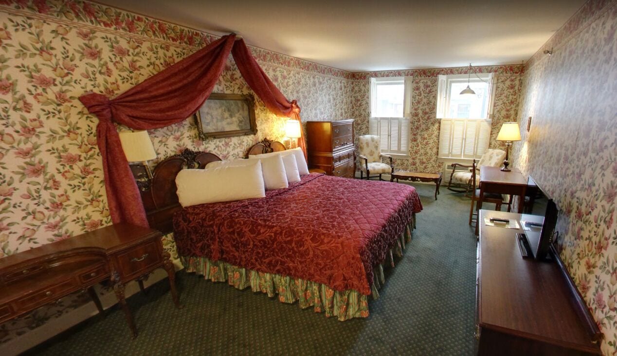 deluxe single room, 1 king bed (whirlpool bath) | individually decorated, individually furnished, iron/ironing board