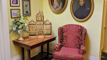Coin salon dans le hall