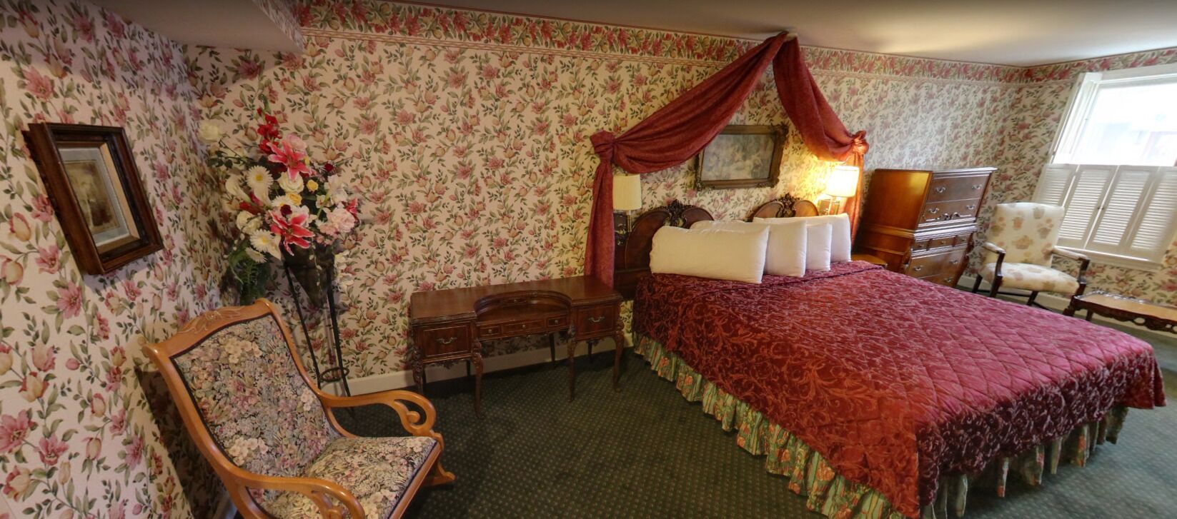 deluxe single room, 1 king bed (whirlpool bath) | individually decorated, individually furnished, iron/ironing board