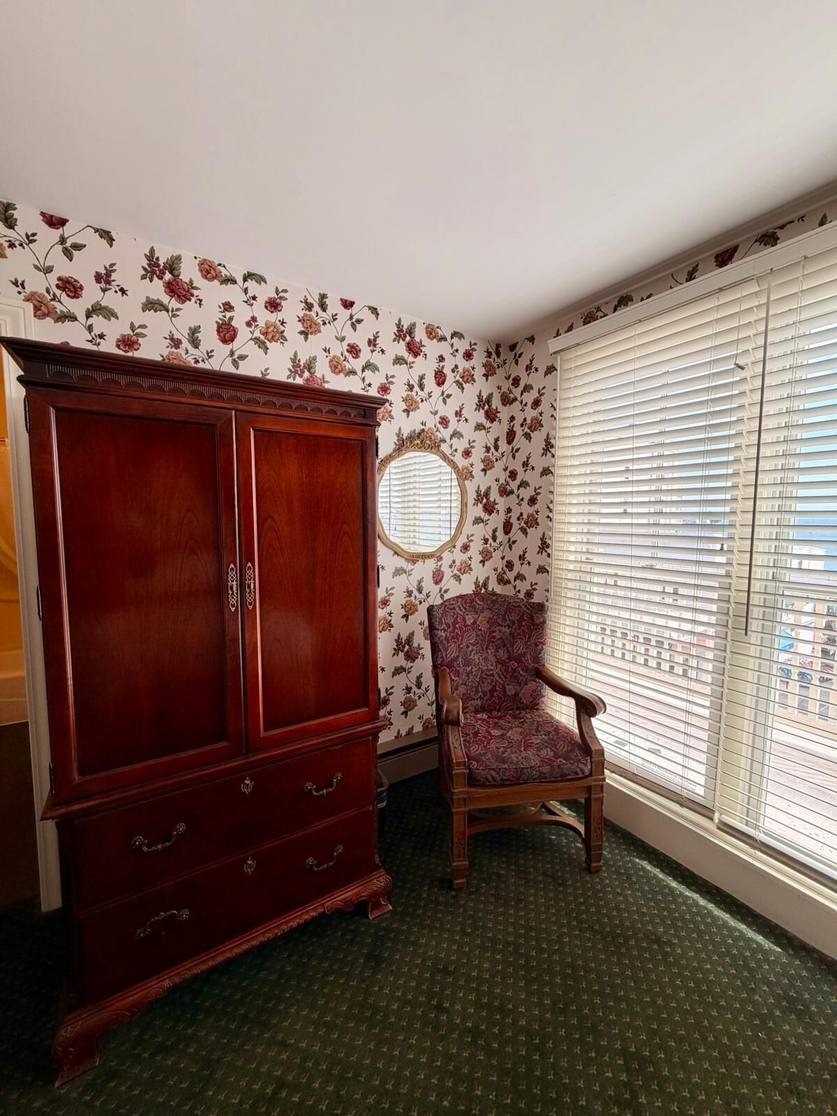 deluxe room, 1 queen bed (harbor view) | individually decorated, individually furnished, iron/ironing board