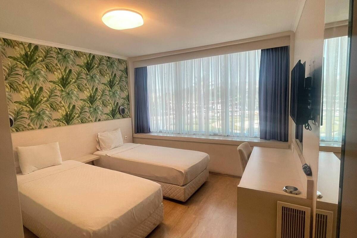 Superior Double or Twin Room | Minibar, in-room safe, WiFi (free)
