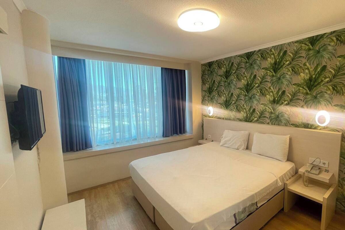 Suite Room  | Minibar, in-room safe, WiFi (free)