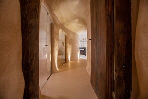 Suite Eksekutif | Minibar, brankas, kedap suara, dan setrika/meja setrika