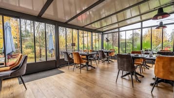 TĂ€gliches FrĂŒhstĂŒcksbuffet (12.90 EUR pro Person)