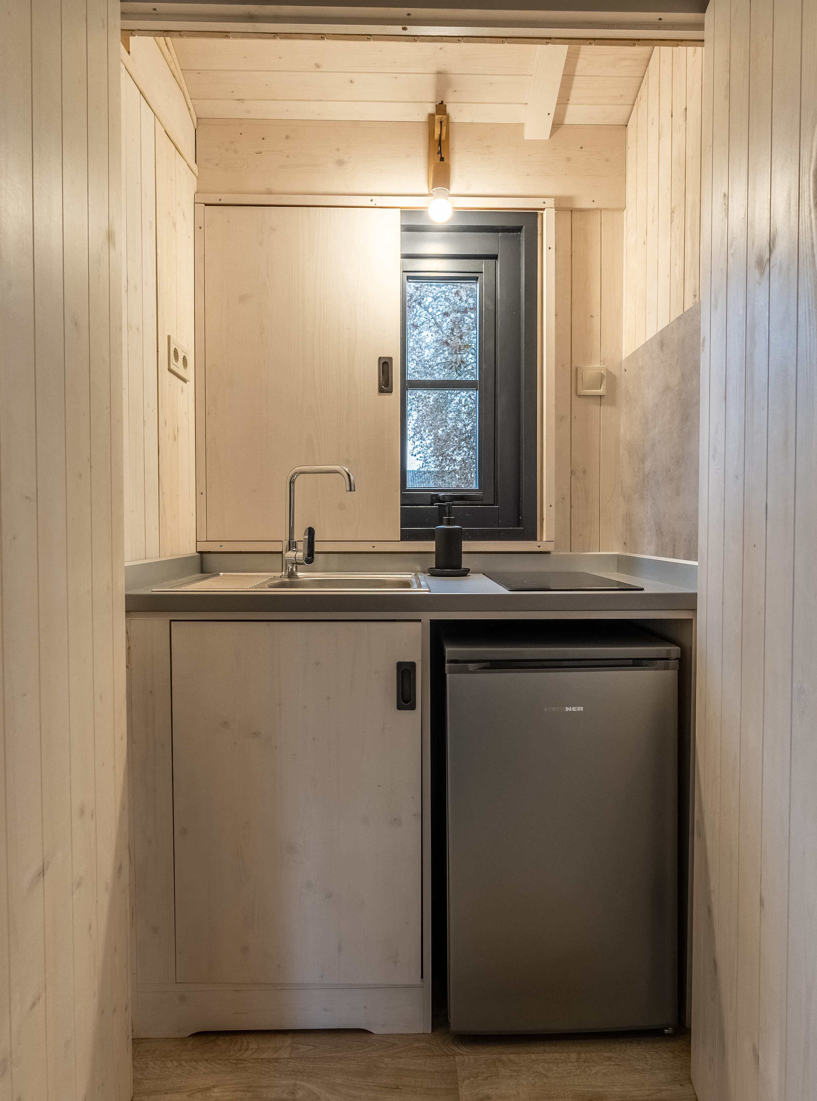 comfort cabin | private kitchen | fridge, espresso maker, coffee/tea maker, electric kettle