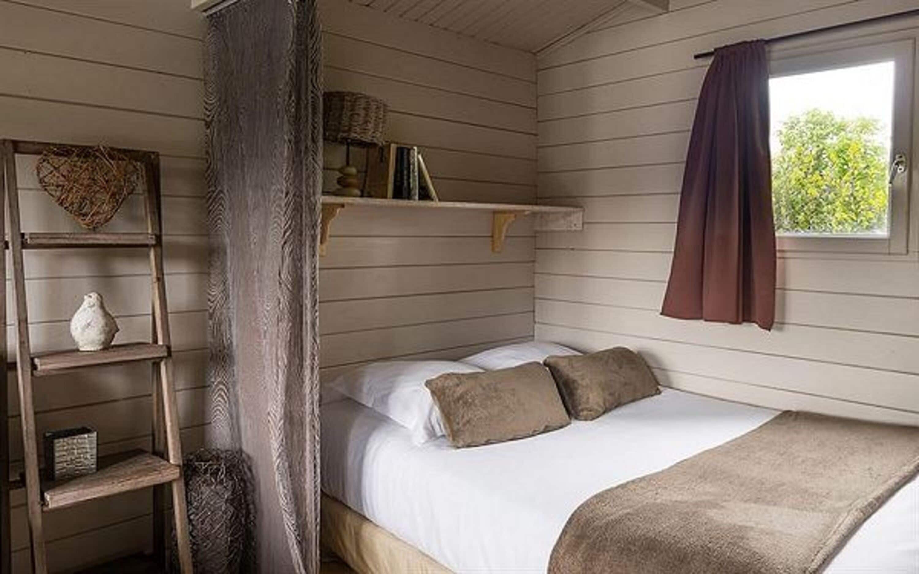 Premium bedding, soundproofing, iron/ironing board, free WiFi