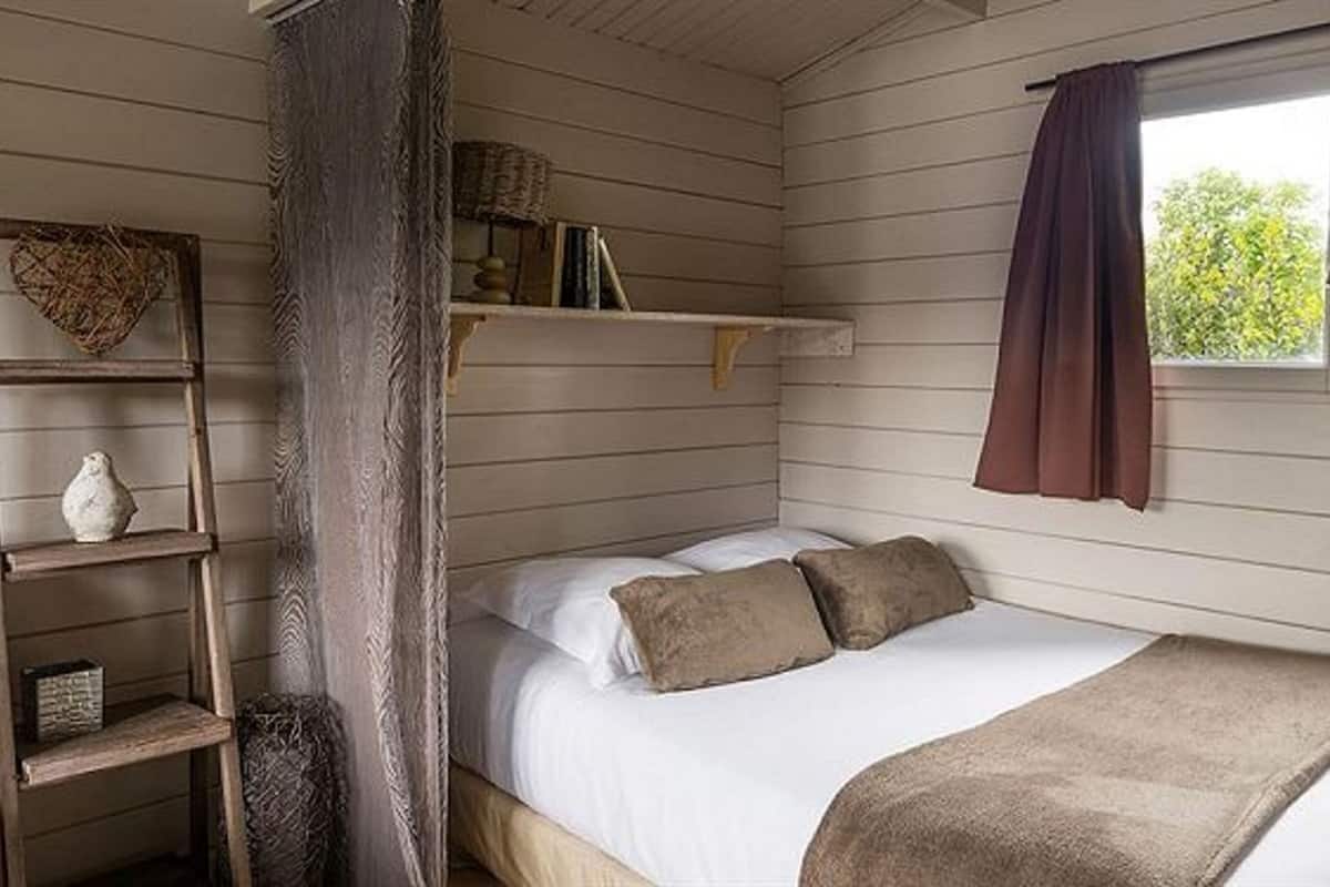 Premium bedding, soundproofing, iron/ironing board, free WiFi