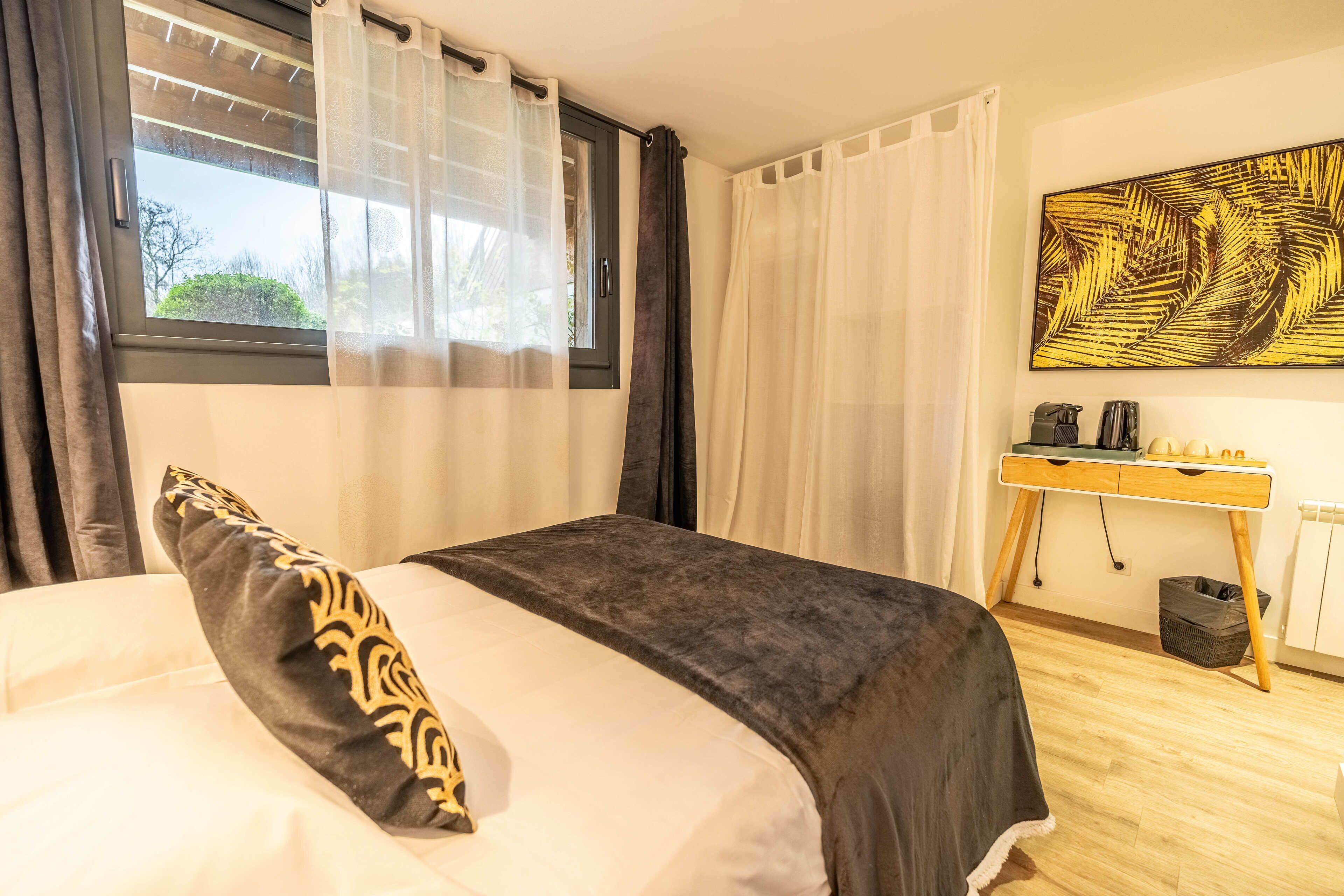 Premium bedding, soundproofing, iron/ironing board, free WiFi