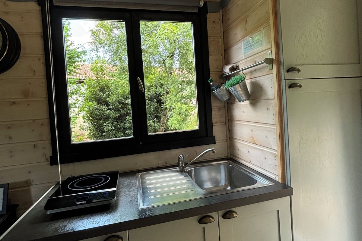 mobile home (caravan chic) | private kitchen | fridge, espresso maker, coffee/tea maker, electric kettle