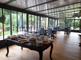 Daily buffet breakfast (EUR 12.90 per person)