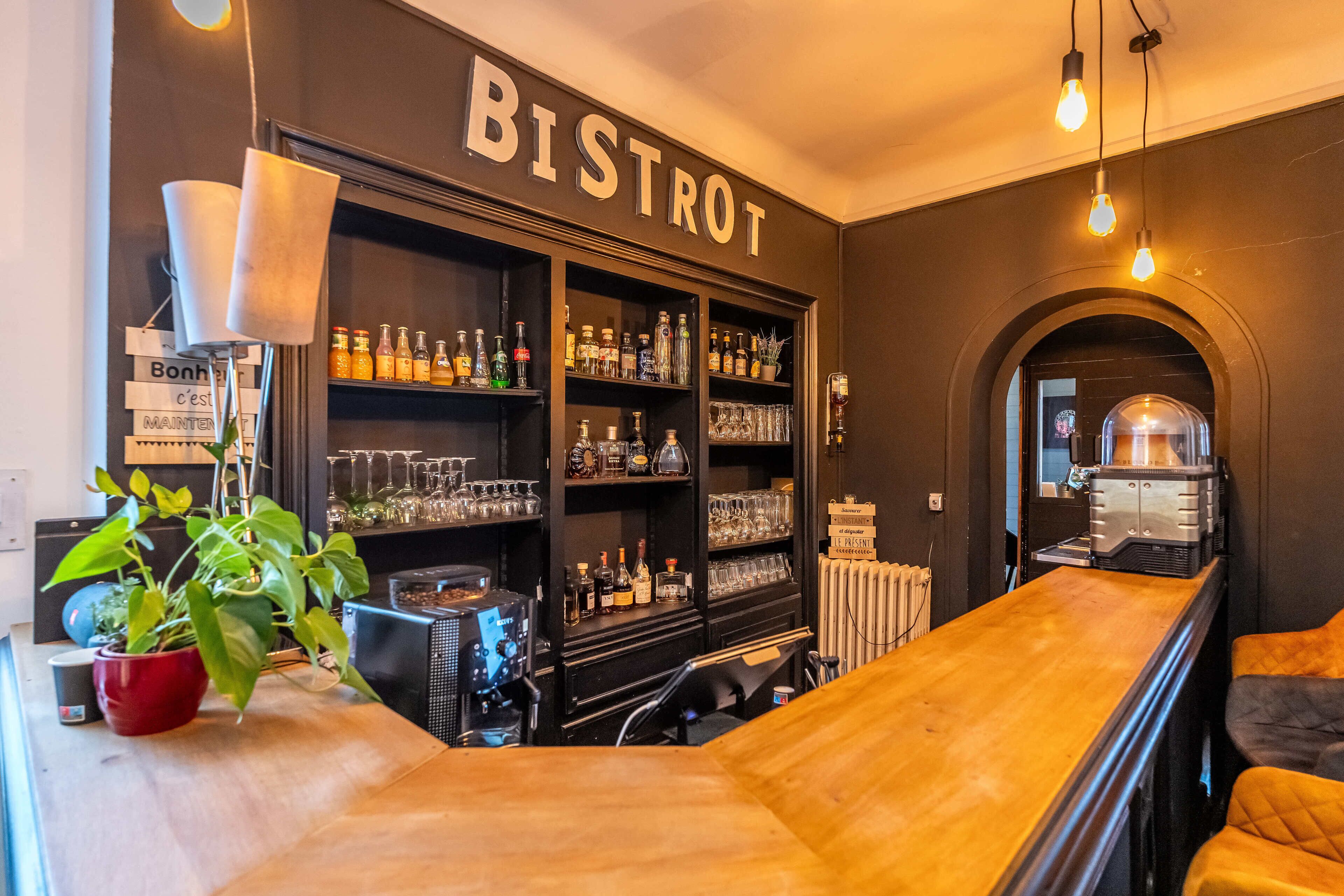 Bar (in der Unterkunft)