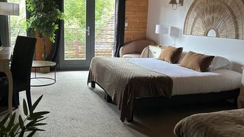Junior Suite | Premium bedding, soundproofing, iron/ironing board, free WiFi