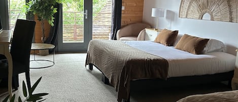 Junior Suite | Premium bedding, soundproofing, iron/ironing board, free WiFi