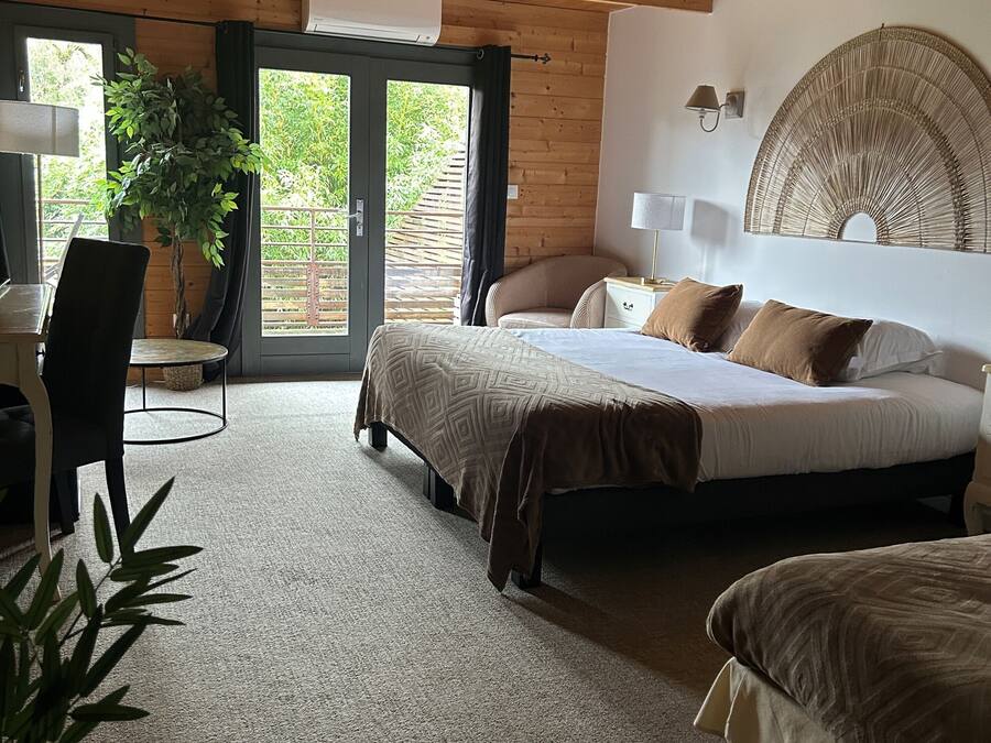 Junior Suite | Premium bedding, soundproofing, iron/ironing board, free WiFi