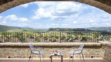 Suite, 1 King-Bett, Hügelblick | Ausblick vom Zimmer