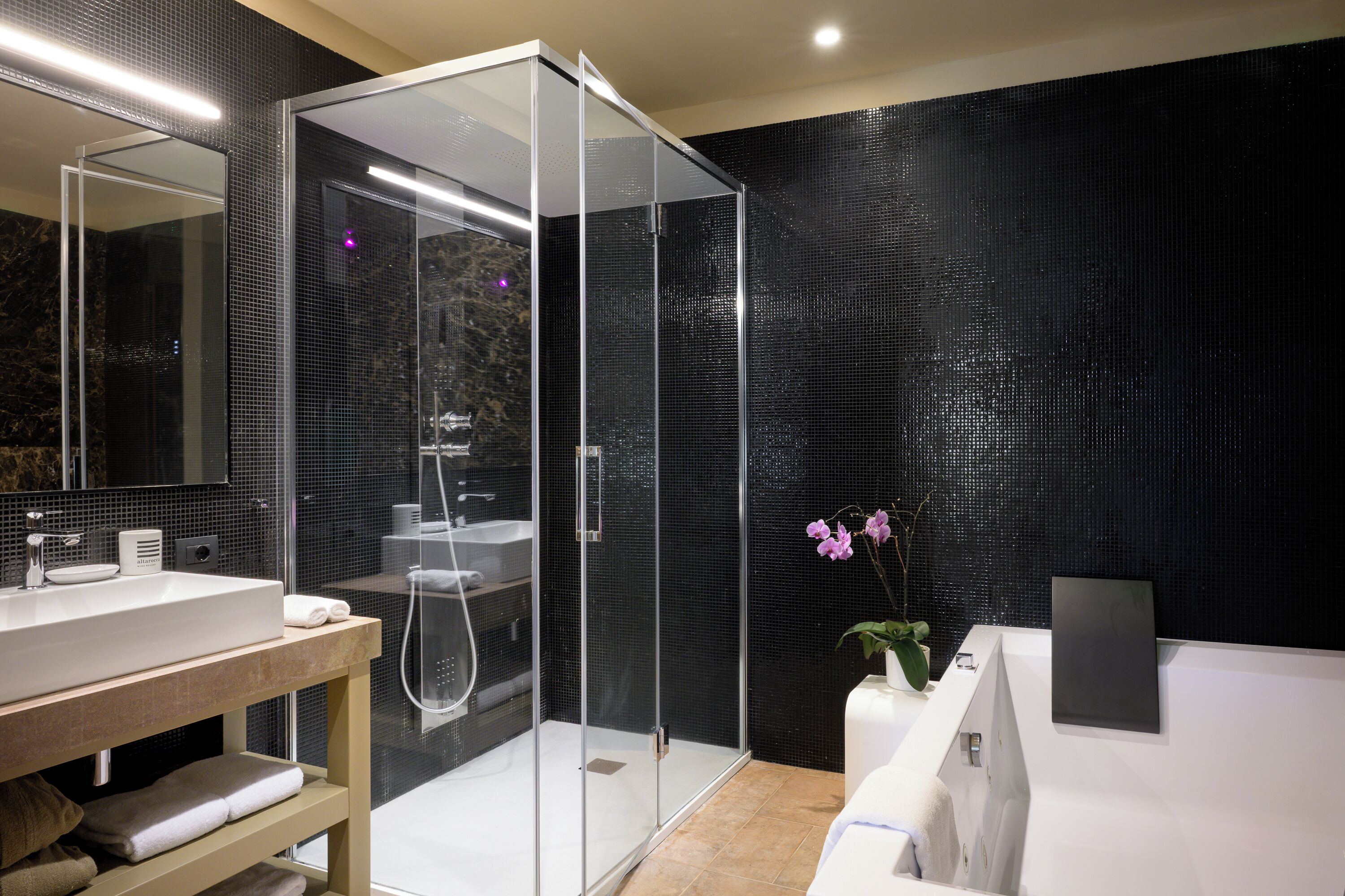 Wellness Suite Executive Panoramic, Annex Building | 욕실 | 무료 세면용품, 헤어드라이어, 비데, 타월