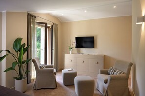 Wellness Suite King, Annex Building | Oppholdsområde | Flatskjerm-TV