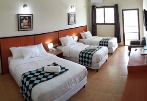 Caja de seguridad en la habitación, escritorio y wifi gratis 