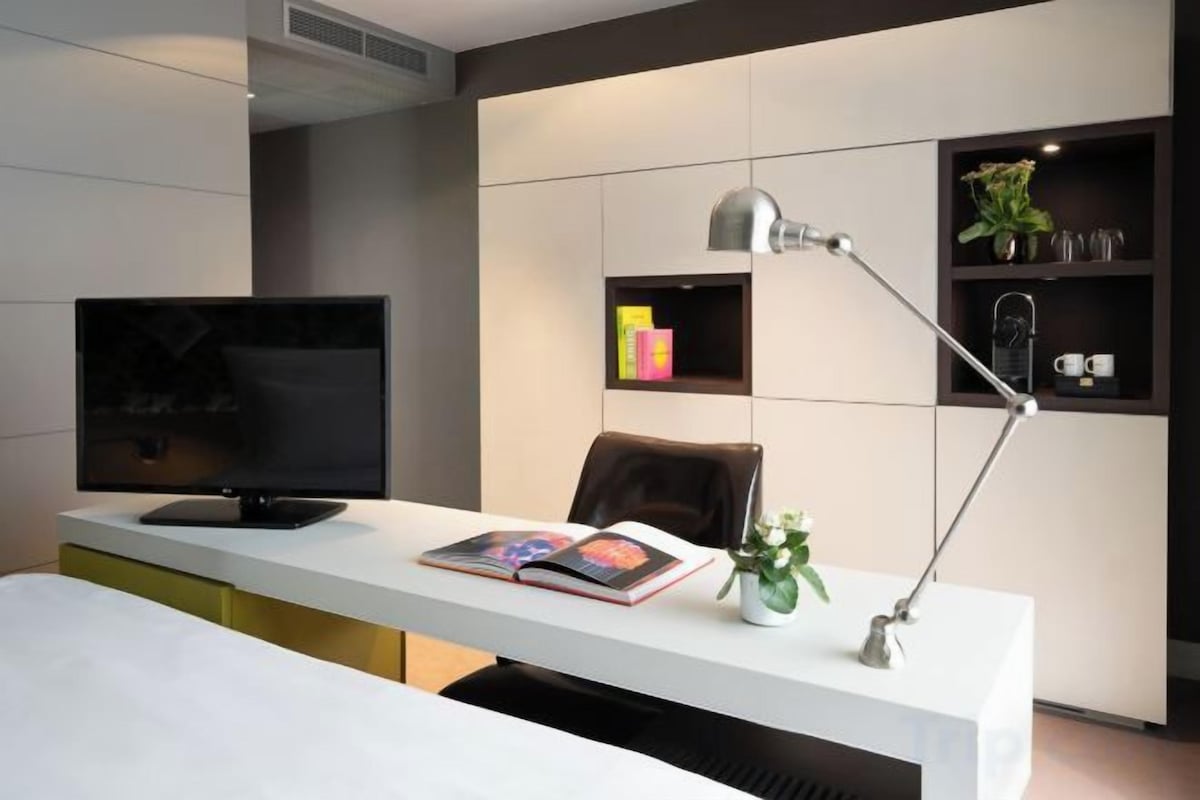 เครื่องนอนป้องกันสารก่อภูมิแพ้, เตียงเมมโมรีโฟม, มินิบาร์ฟรี