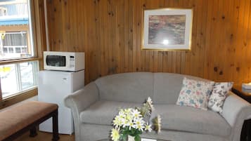Standard Δωμάτιο, 1 Queen Κρεβάτι (with One Person Hot Tub) | Γραφείο, κουρτίνες συσκότισης, σίδερο/σιδερώστρα