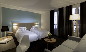 Minibar, in-room safe, desk, soundproofing - Hotel Mirabeau Eiffel (Paris)