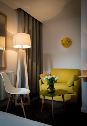 Minibar, in-room safe, desk, soundproofing - Hotel Mirabeau Eiffel (Paris)