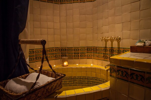 Presidential Suite | Deep soaking bathtub