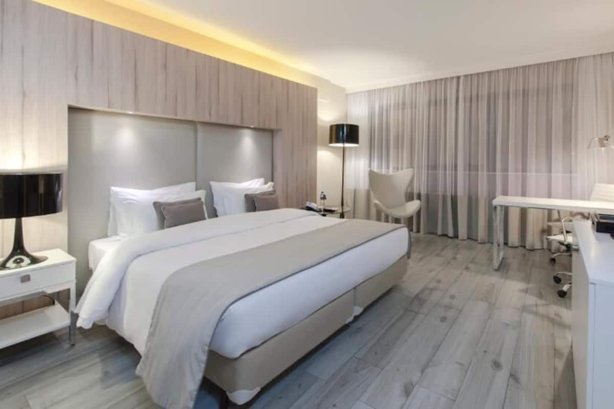 Minibar, in-room safe, desk, blackout curtains