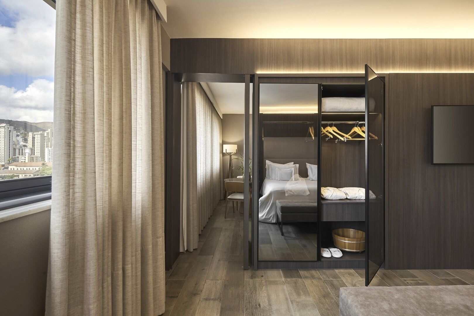 Suíte estúdio real | Frigobar, cofres nos quartos, escrivaninha, cortinas blackout