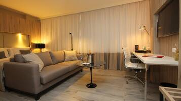 Suíte premium | Frigobar, cofres nos quartos, escrivaninha, cortinas blackout