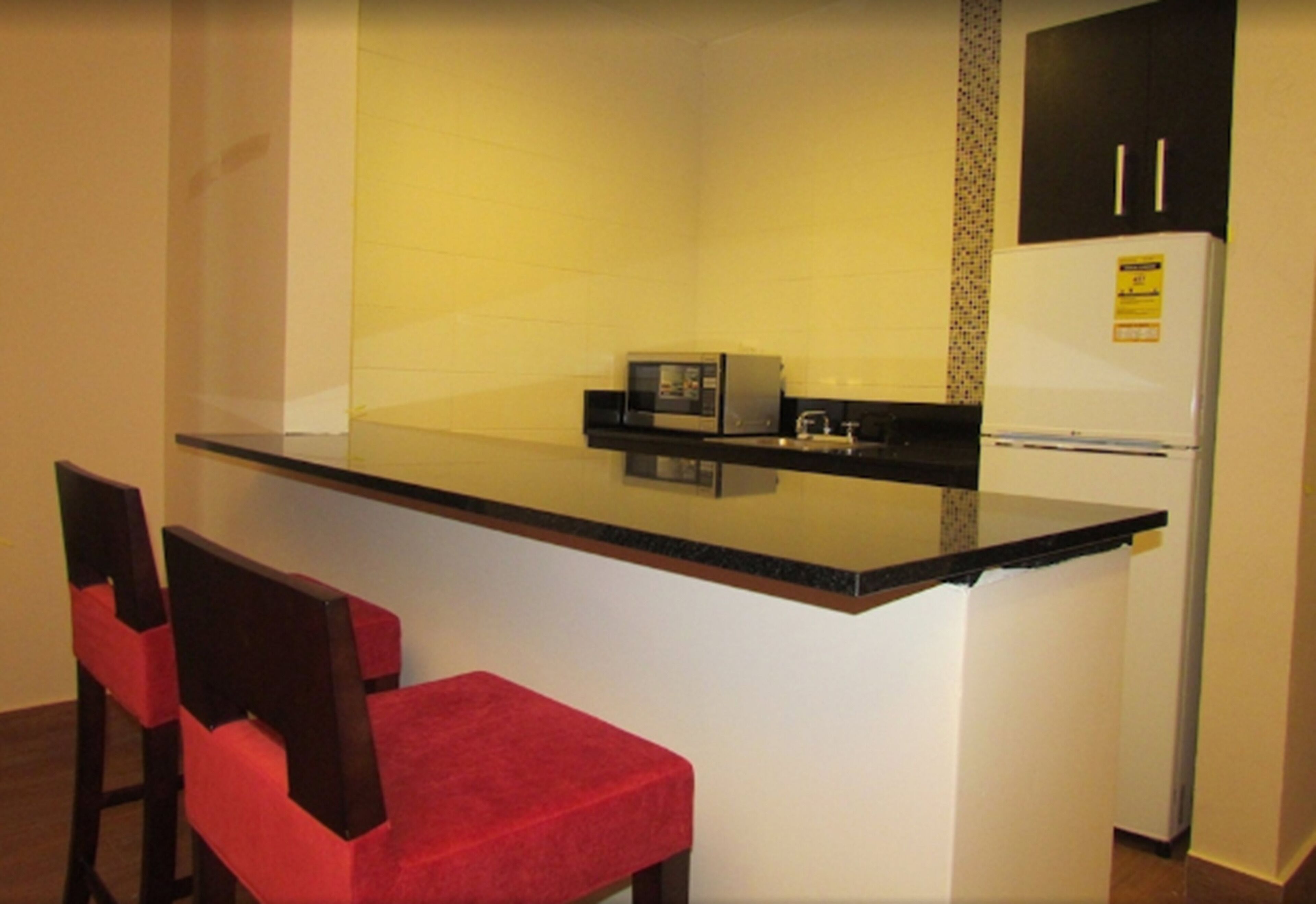 suite | private kitchenette