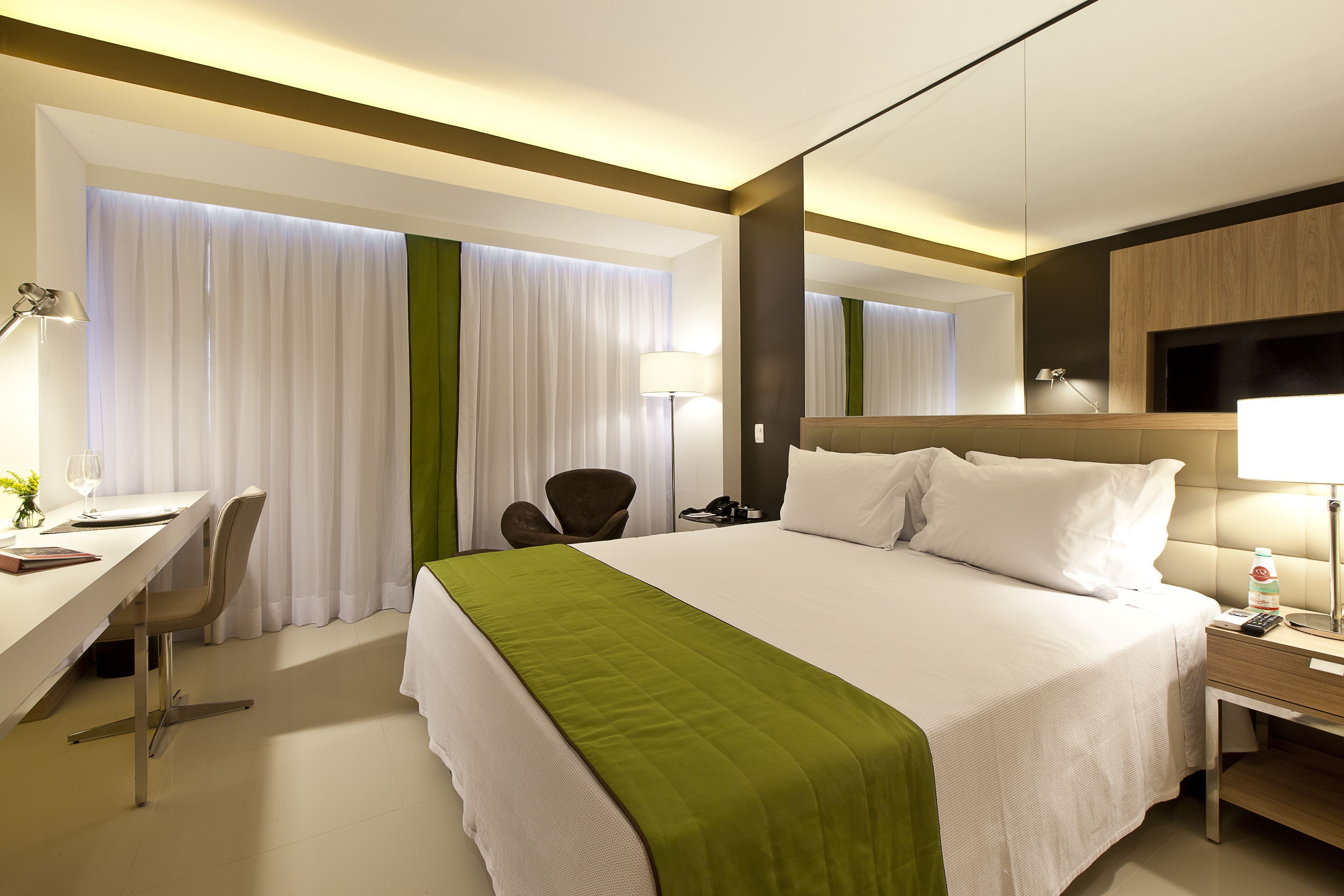 Minibar, una cassaforte in camera, una scrivania, postazione laptop