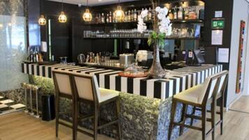 Bữa sáng buffet hàng ngày với phụ phí nhỏ