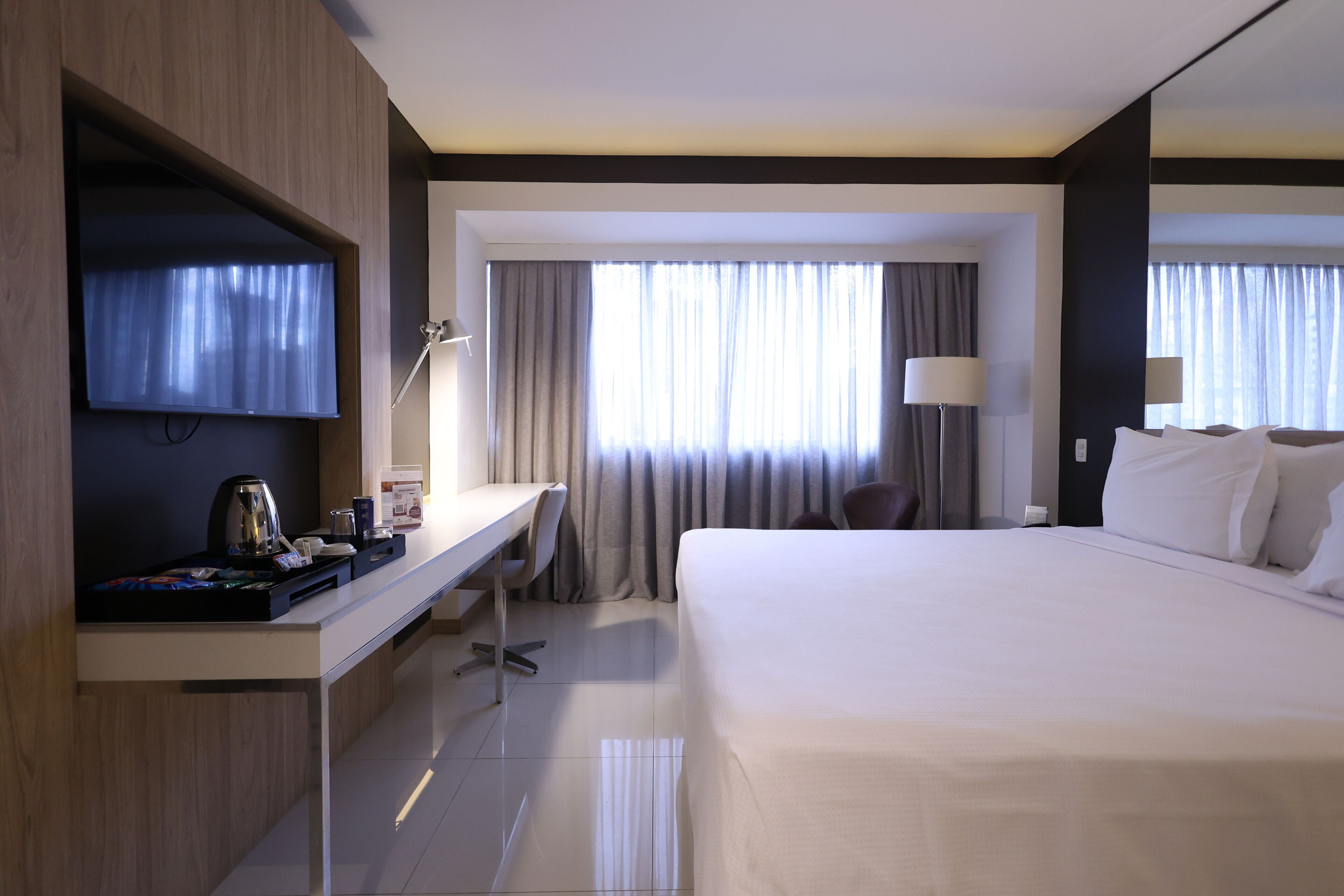 Habitación Deluxe | Minibar, caja fuerte, escritorio y espacio para trabajar con un portátil