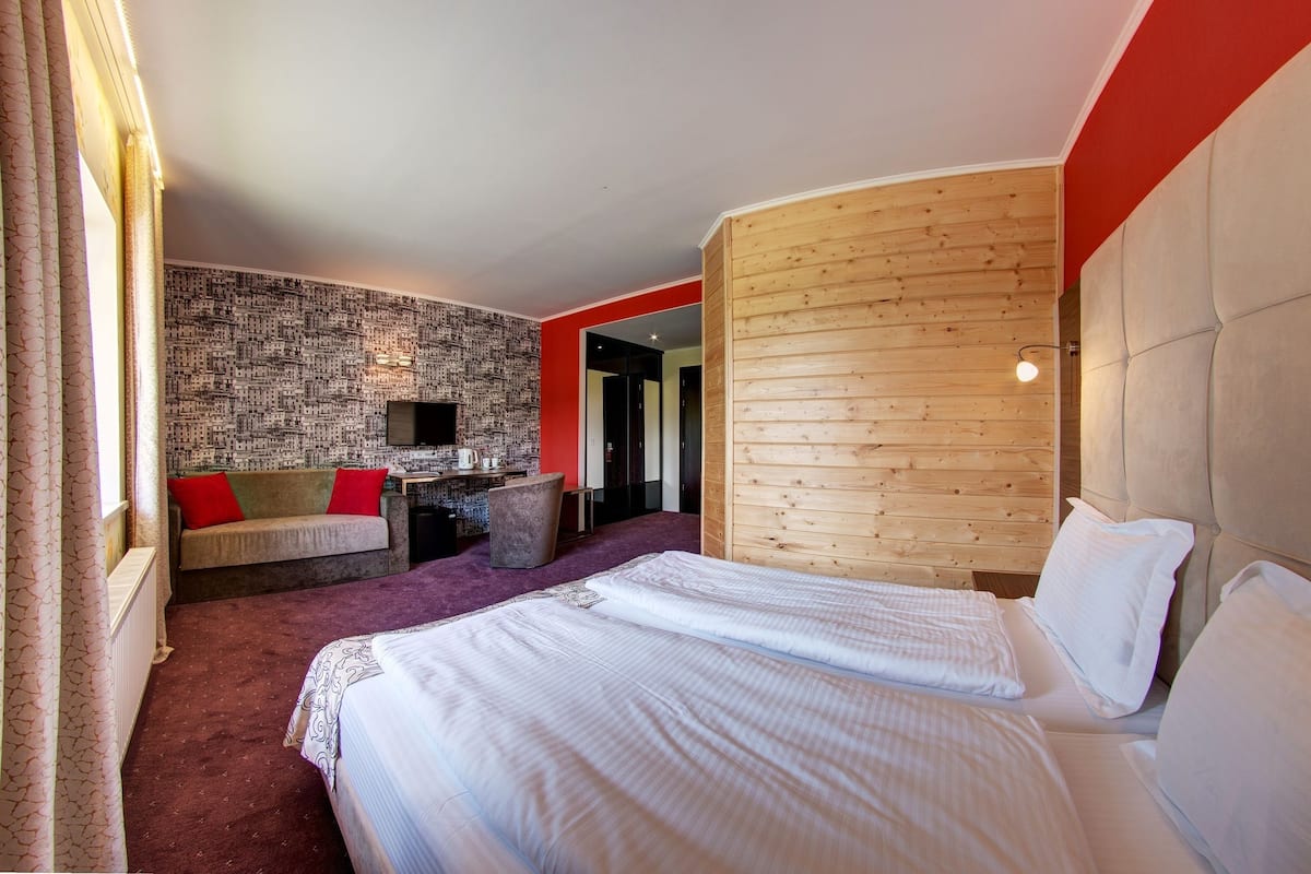 Junior Suite (No Balcony) | In-room safe, free WiFi