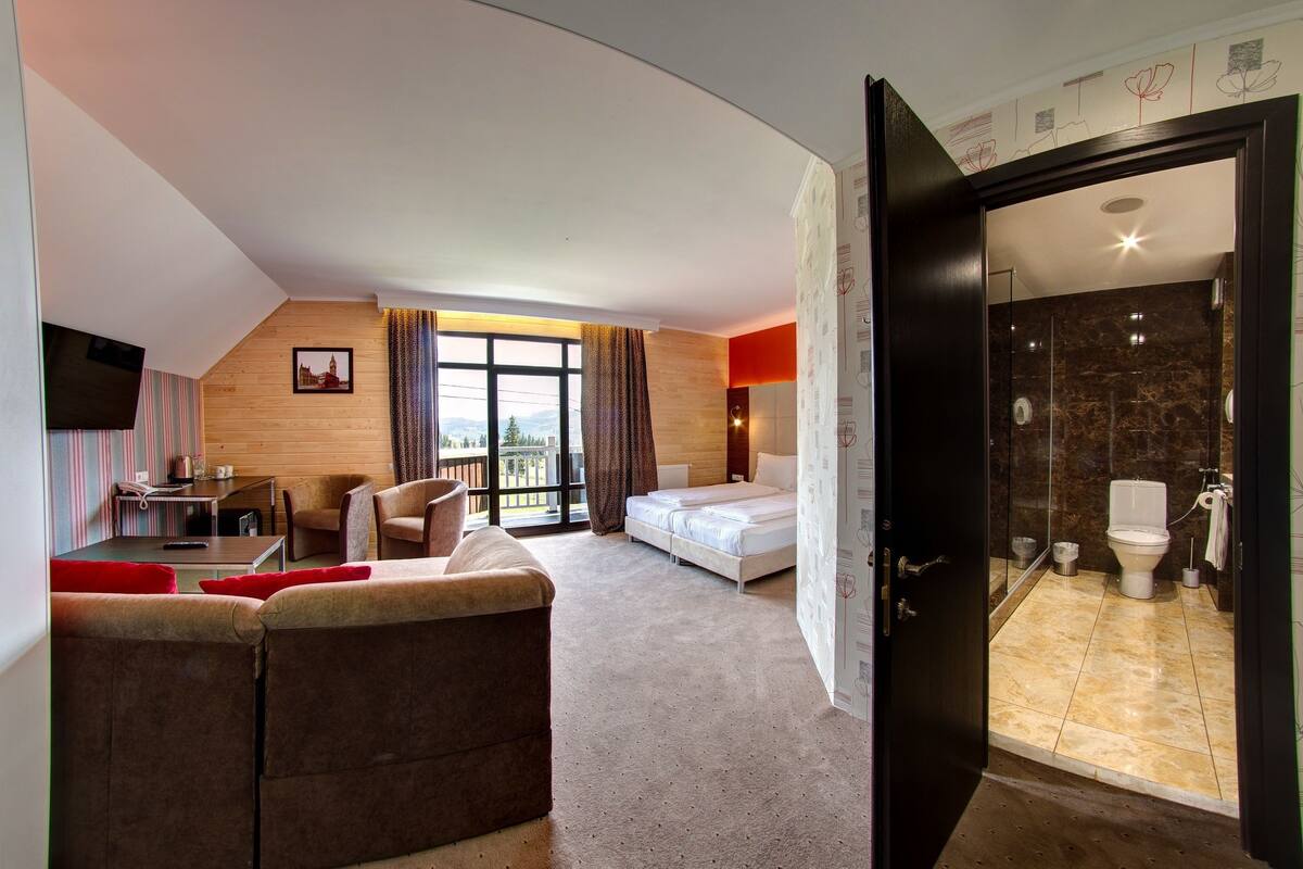 Suite, Balcony | In-room safe, WiFi (free)