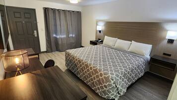 Phòng Tiêu chuẩn, 1 giường cỡ king, không hút thuốc, tủ lạnh & lò vi sóng | Nệm cao su hoạt tính (memory foam), bàn